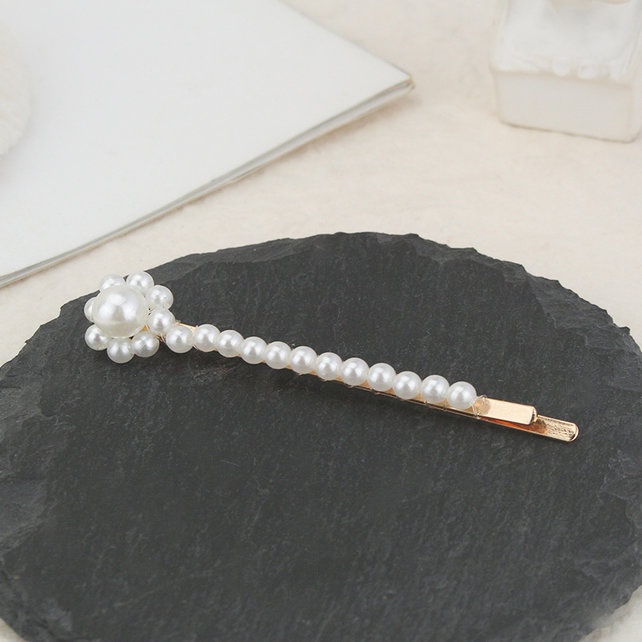 Haarspeld / haarschuif met parels bloemvorm