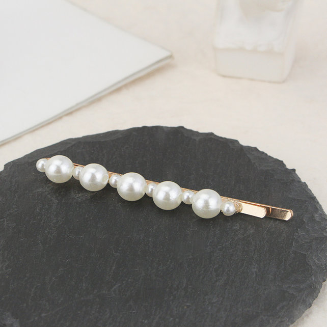 Haarspeld / haarschuif met grote en kleine parels