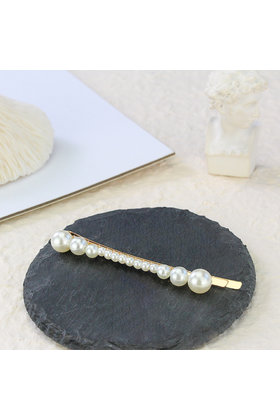 Haarspeld / haarschuif met kleine parels in het midden