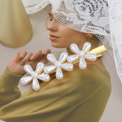 Haarspeld / haarschuif met drie parelbloemen