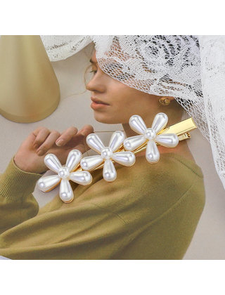 Haarspeld / haarschuif met drie parelbloemen