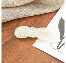 Haarknip met pareltjes ronde strikvorm