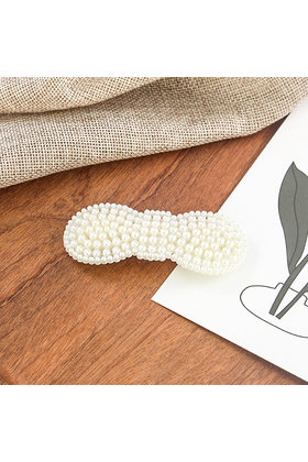 Haarknip met pareltjes ronde strikvorm