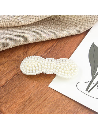 Haarknip met pareltjes ronde strikvorm