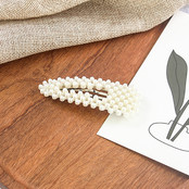 Haarknip met pareltjes binnen in niet