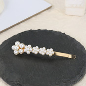 Haarspeld / haarschuif met parelbloemetjes