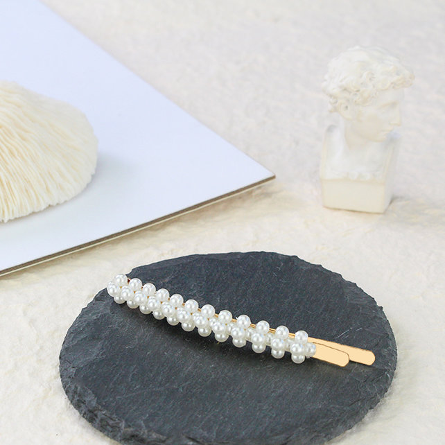 Haarspeld / haarschuif met bloemvormige parels