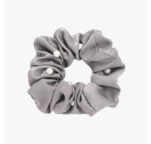 Scrunchie met parels grijs