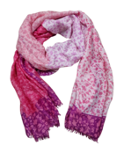 Viscose sjaal met bladmotief roze/fuchsia