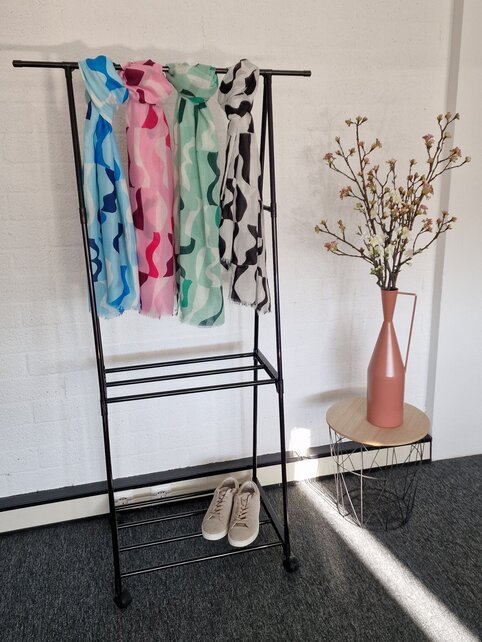 Viscose sjaal met geometrische print in roze