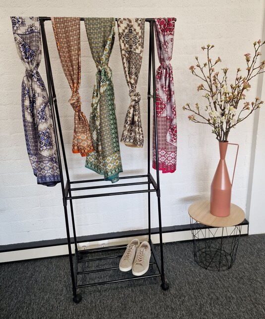 Sjaal met print in fuchsia met crème