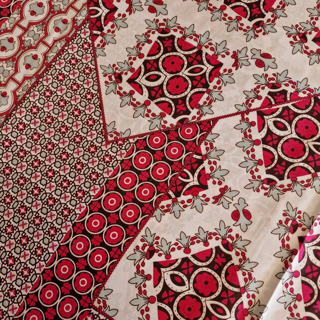 Sjaal met print in fuchsia met crème