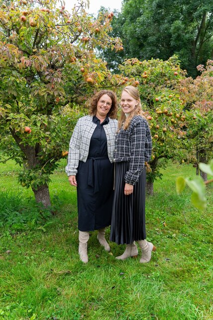 Rok Amber - zwart satijn