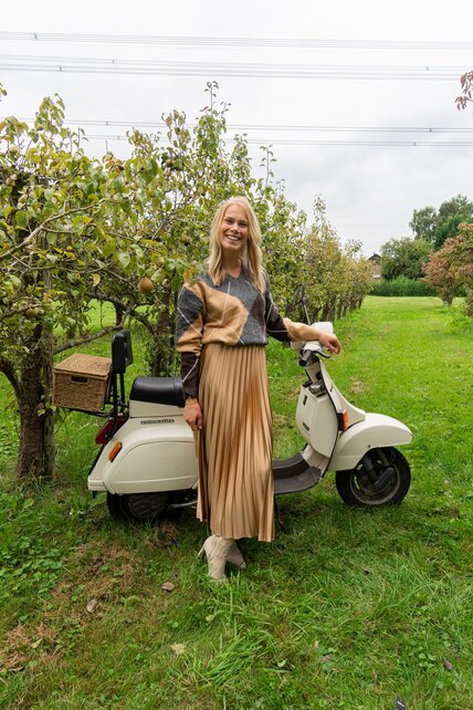 Rok Amber - cognac satijn