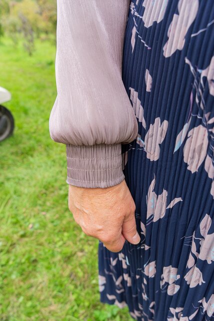 Rok plissé lang model - marine/zand dessin