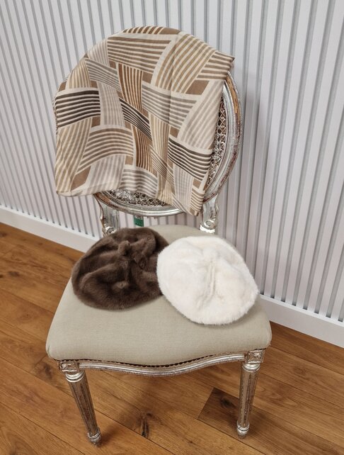 Sjaal met grafische lijnen - beige