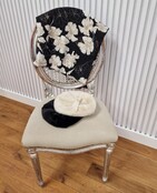 Sjaal met bloemen - zwart/wit