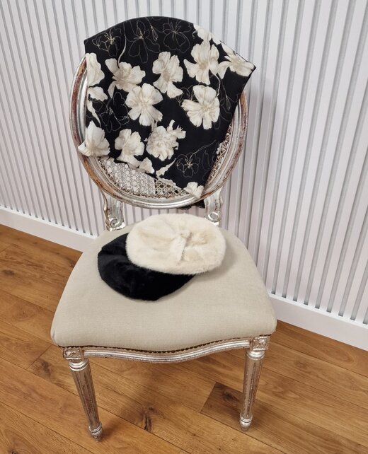 Sjaal met bloemen - zwart/wit