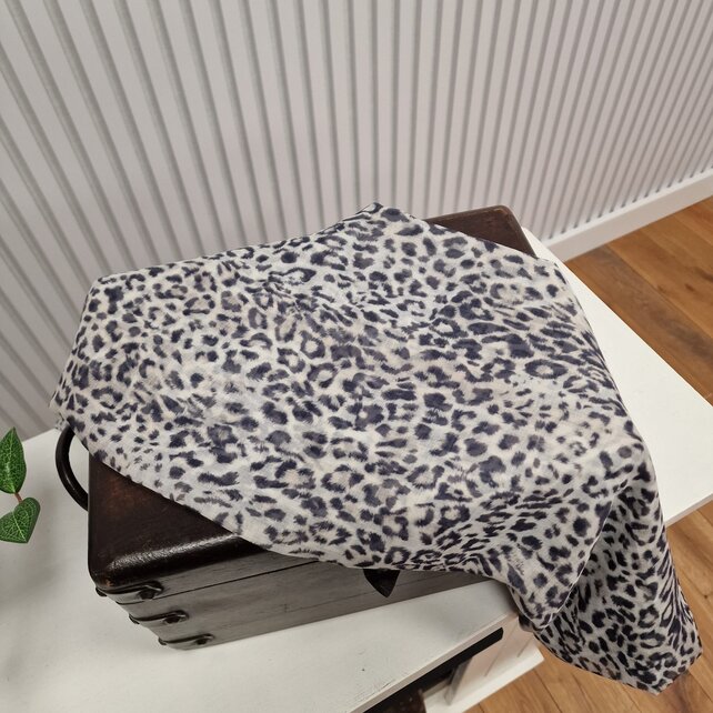 Sjaal met panterprint - zwart