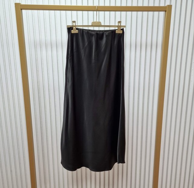 Rok Joanne - zwart satijn