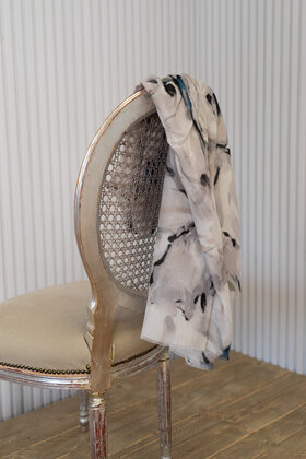 Sjaal grote bloem - beige/grijs