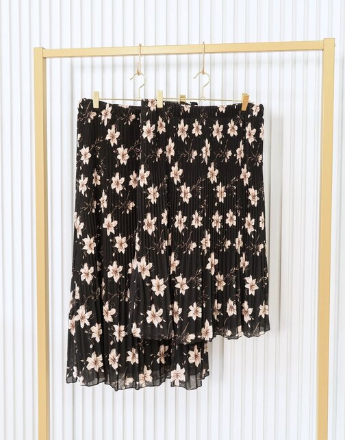 Rok plissé lang model - zwart met bloem