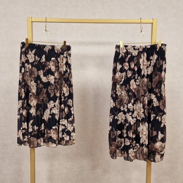 Rok plissé kort model - bloem zwart/taupe
