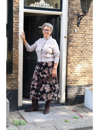 Rok plissé kort model - bloem zwart/taupe