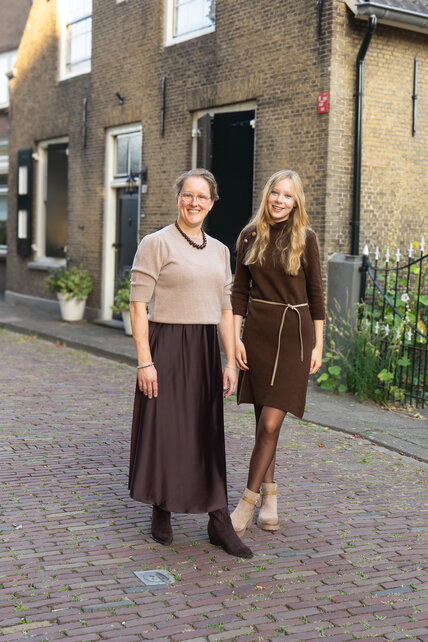 Rok Joanne - bruin satijn