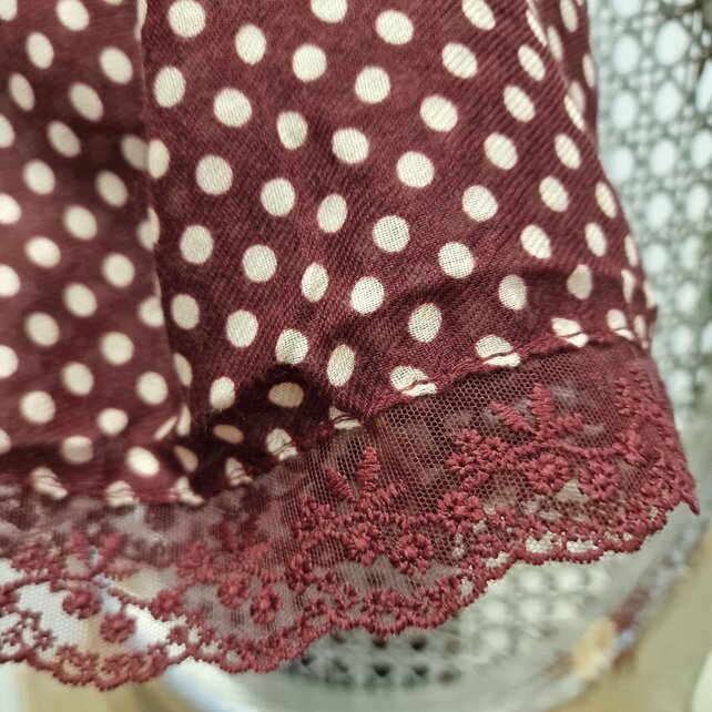 Sjaal lang - bordeaux met stip en kant