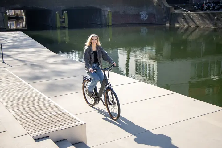 Altec Cento Elektrische Damesfiets 28 inch Belt Intube 18