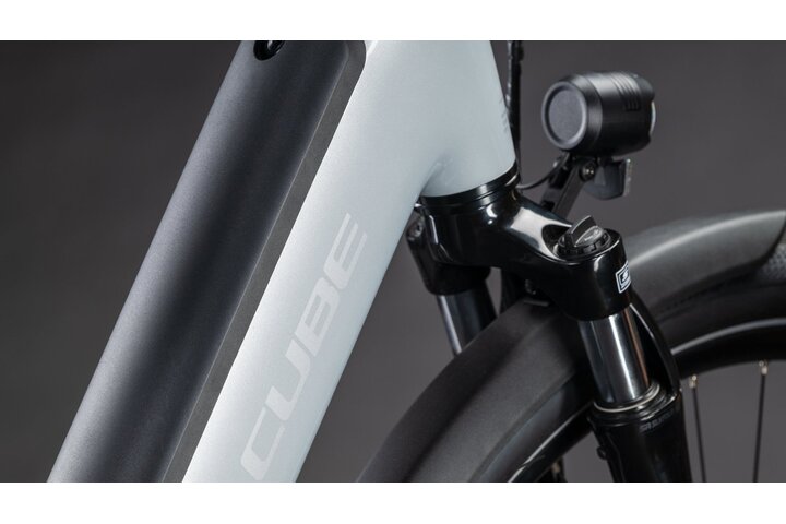 Cube Supreme Hybrid Comfort One 600 Elektriche Damesfiets 28 inch 42cm 5v 3