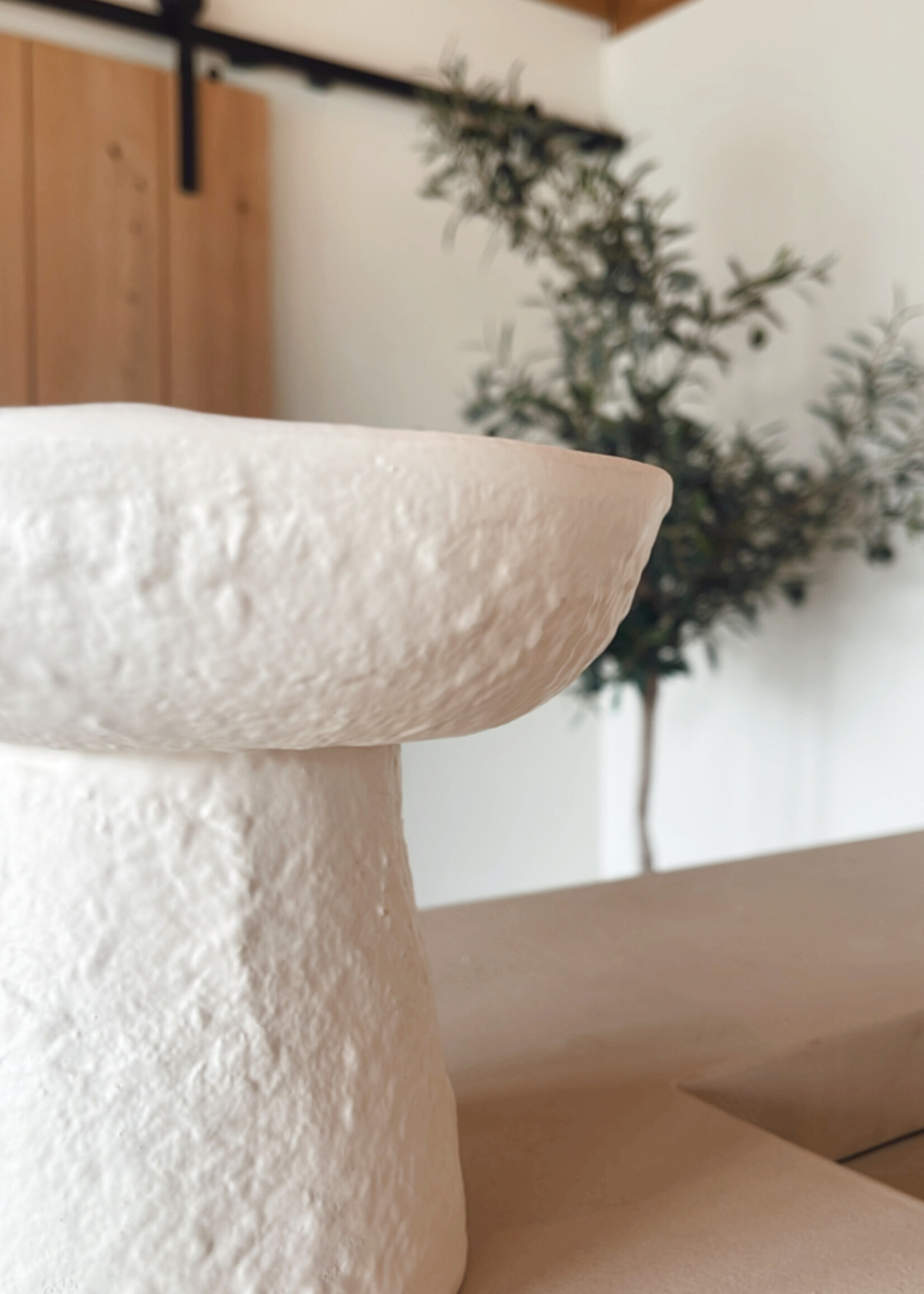 Schaal op voet hoog crème