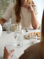 Water fles 'with friends'