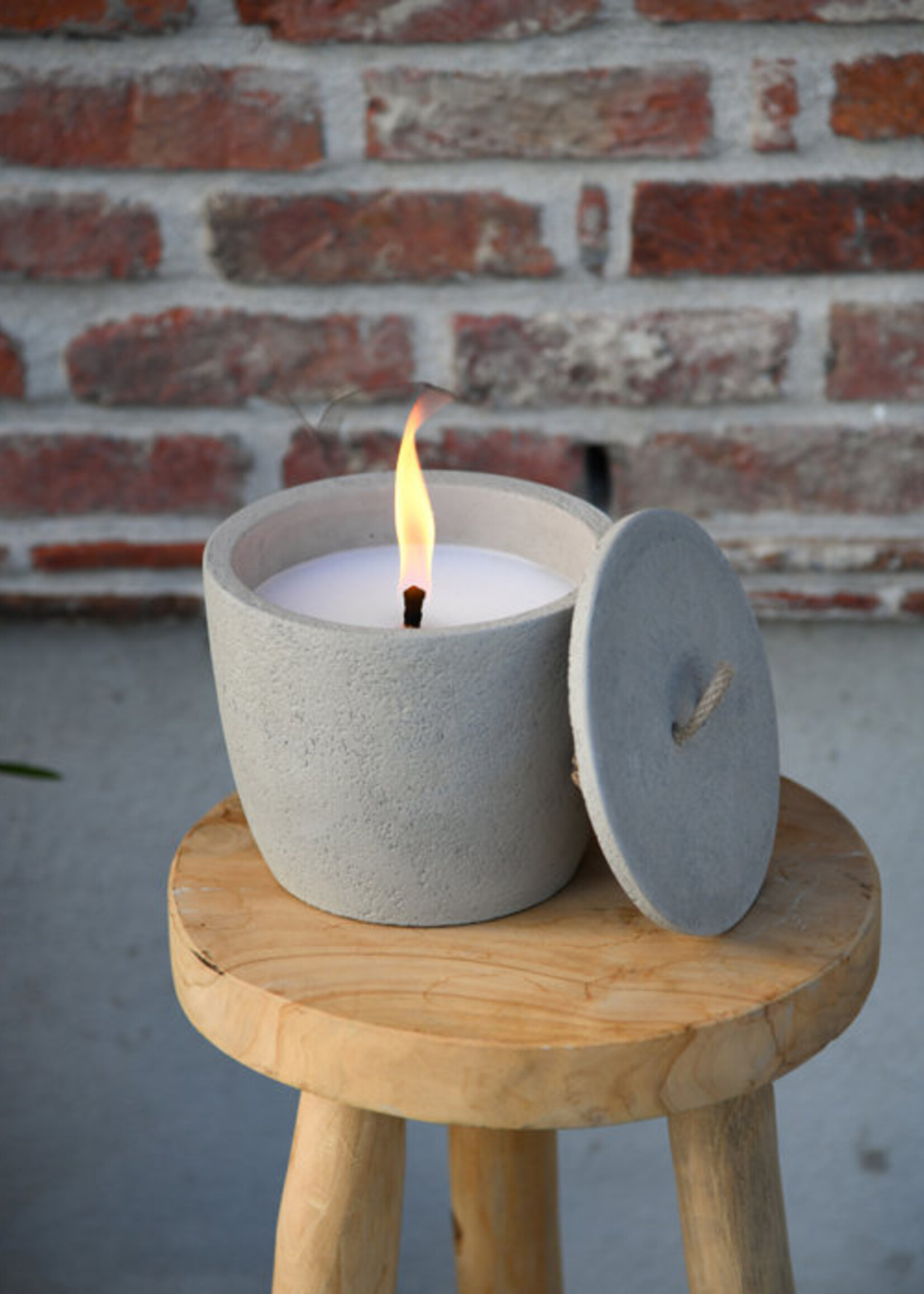 Buitenkaars beton 'grey' met deksel