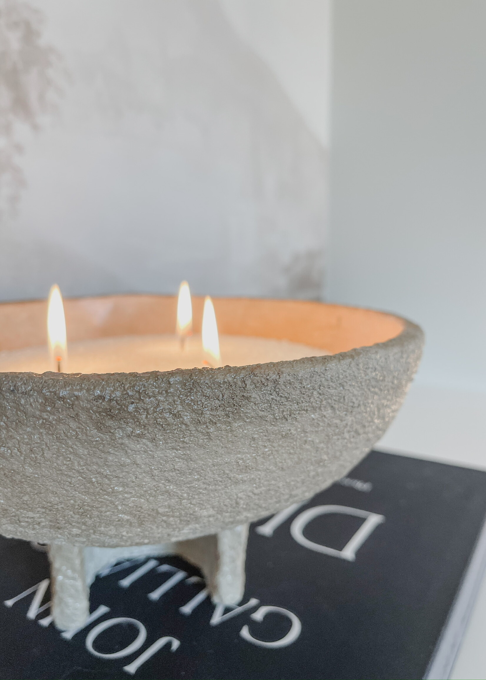 Schaal aardewerk crème op voet