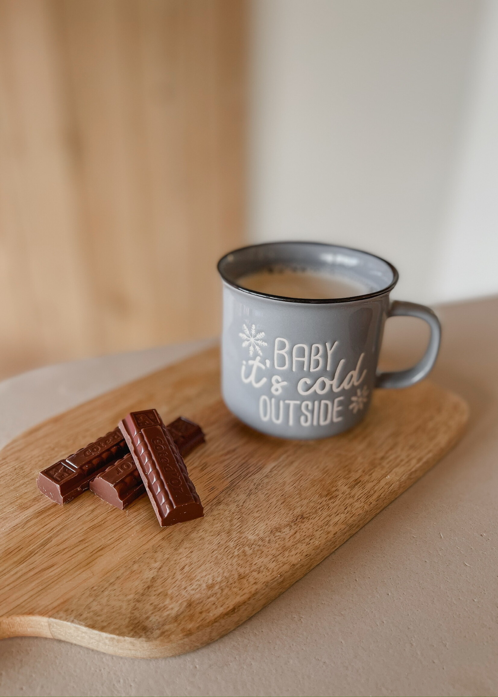 Retro mok 'cold outside'