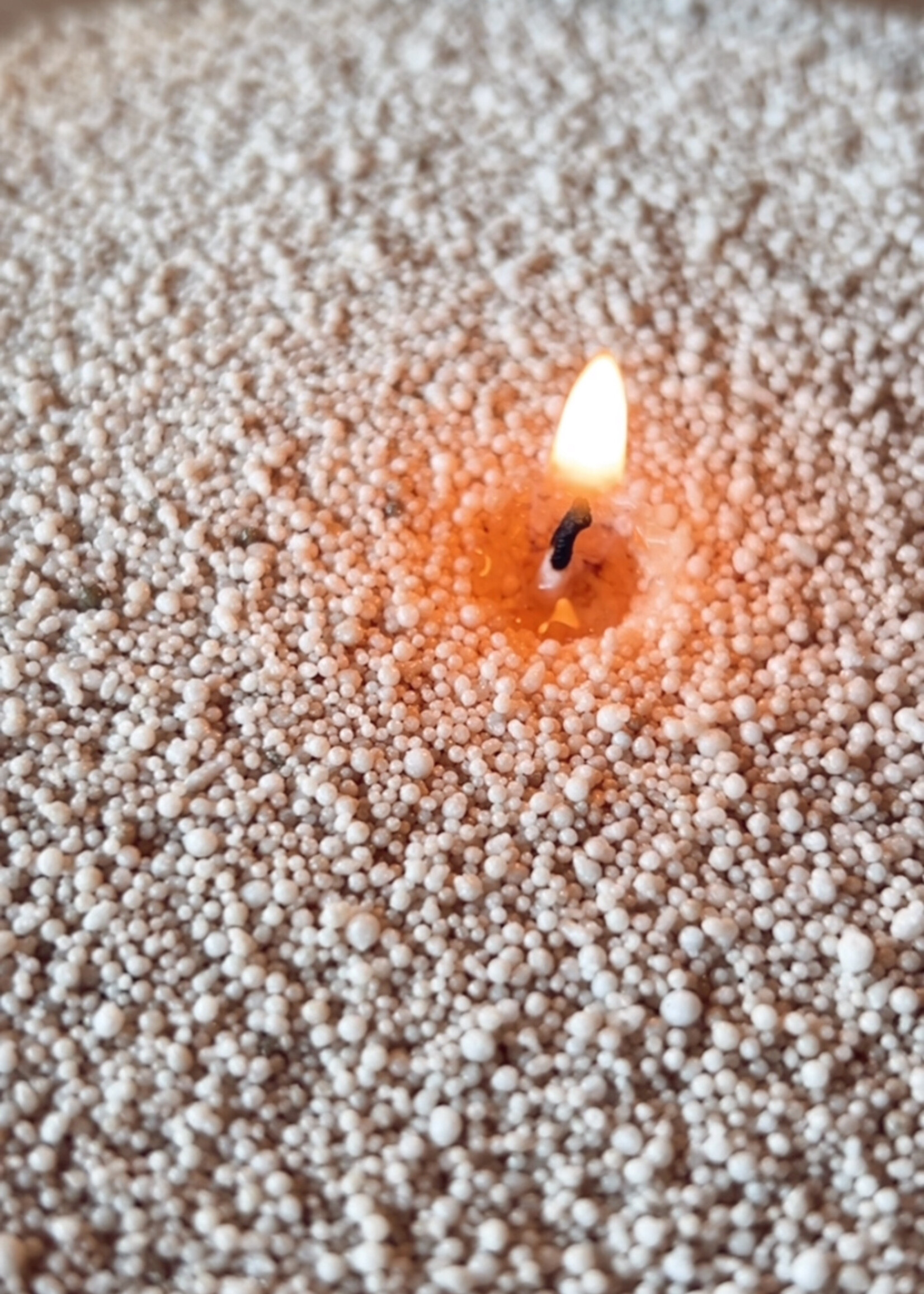 Parelzand kaars beige 400 gr