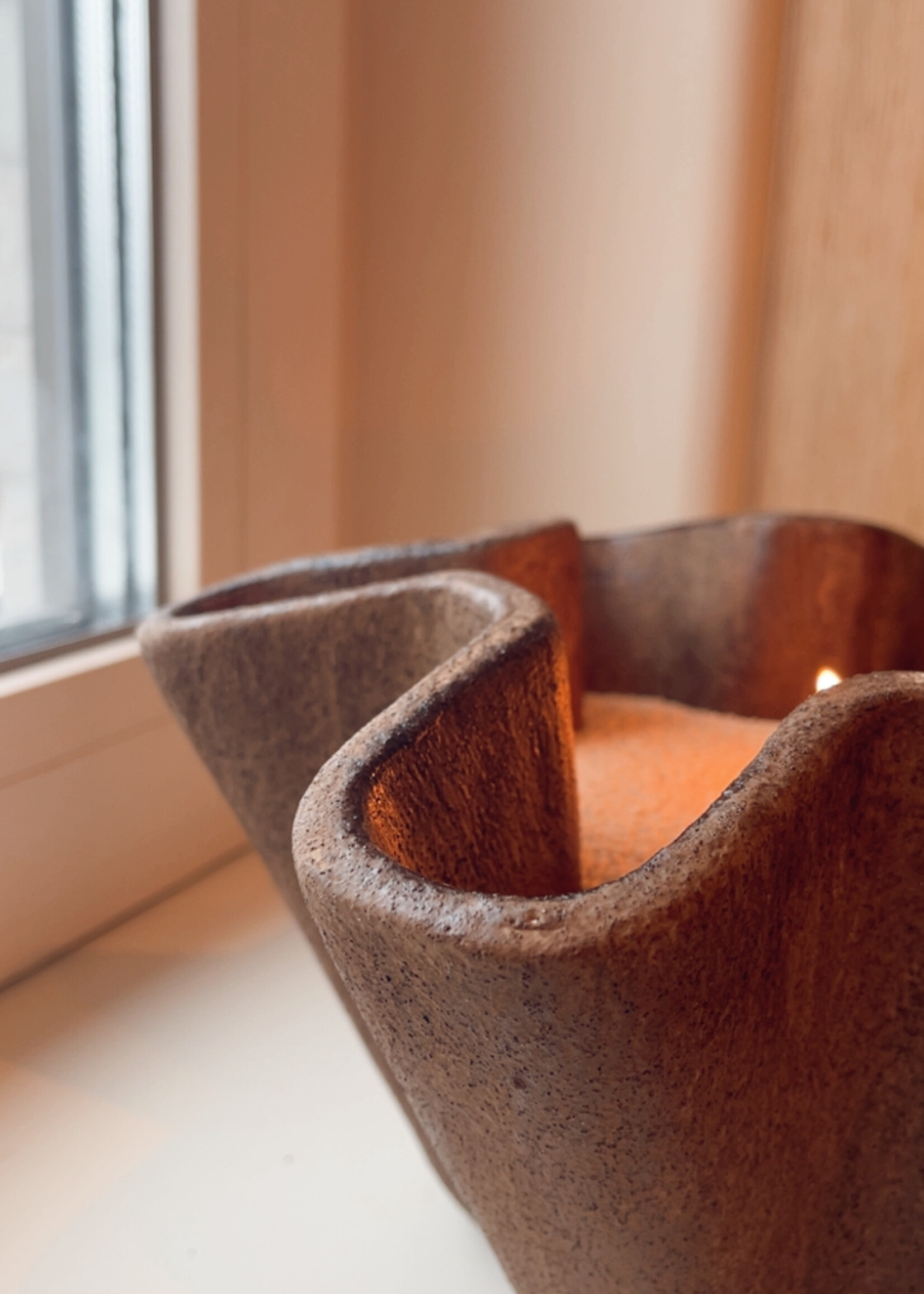 Schaal hoge rand met golf donkerbruin S