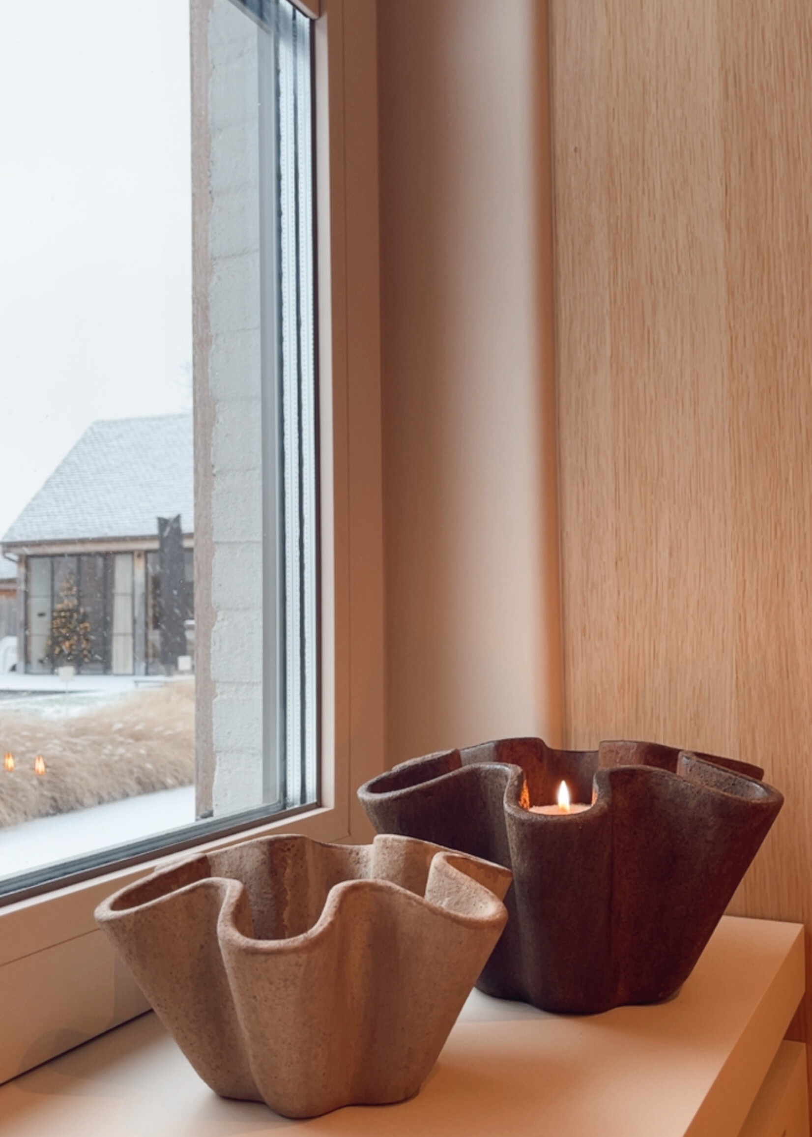 Schaal hoge rand met golf donkerbruin L