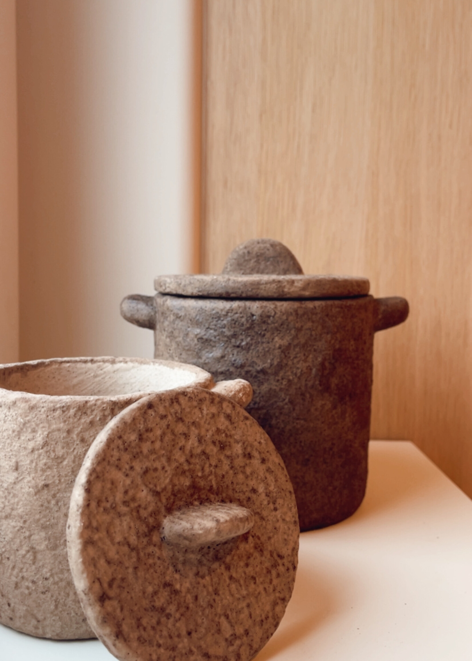 Aardewerk pot oor met deksel beige S