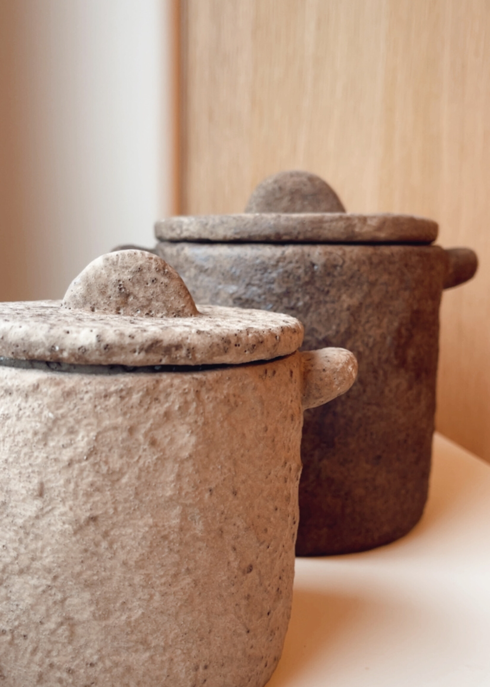 Aardewerk pot oor met deksel beige S