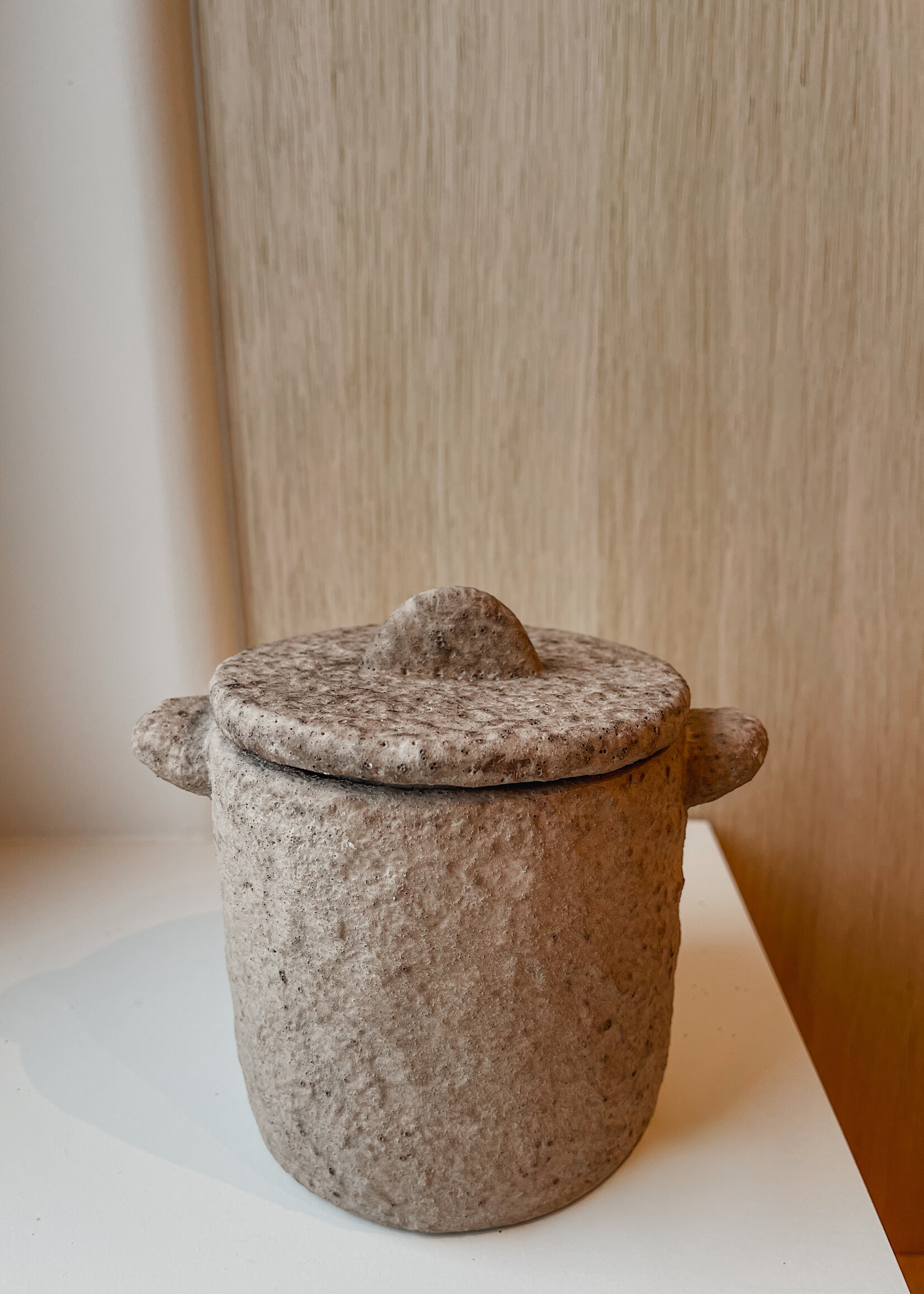 Aardewerk pot oor met deksel beige S