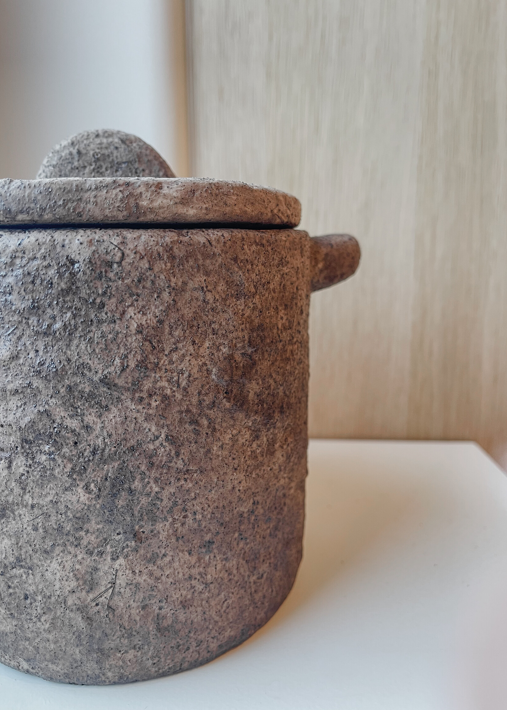 Aardewerk pot oor met deksel donkerbruin S