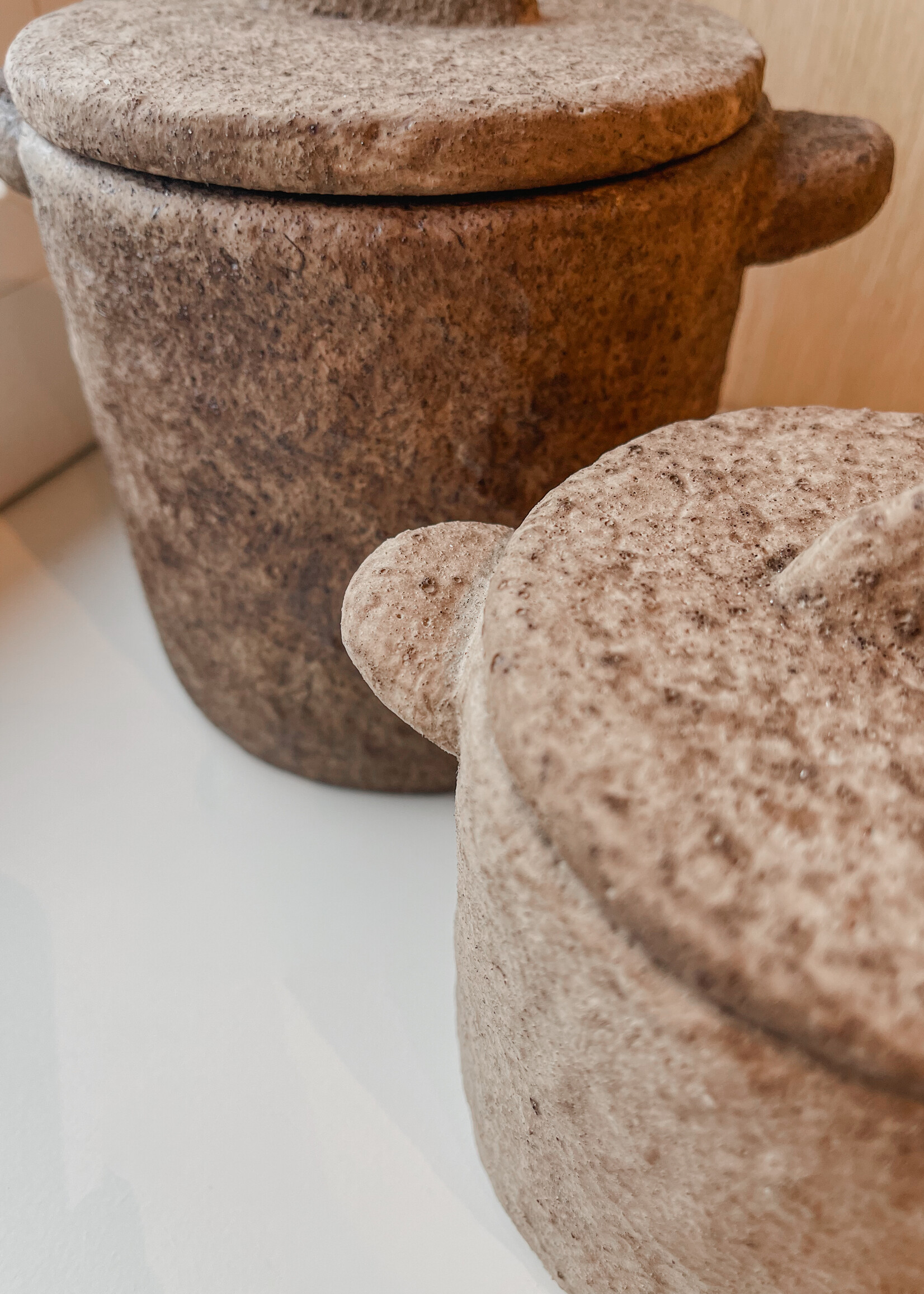 Aardewerk pot oor met deksel beige L