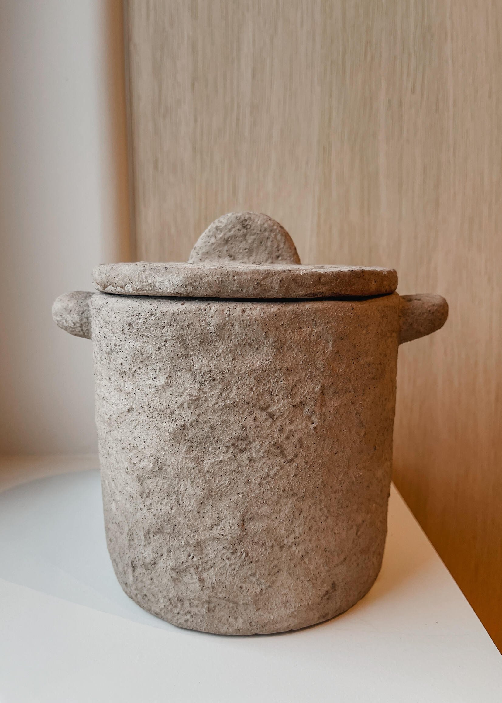 Aardewerk pot oor met deksel beige L