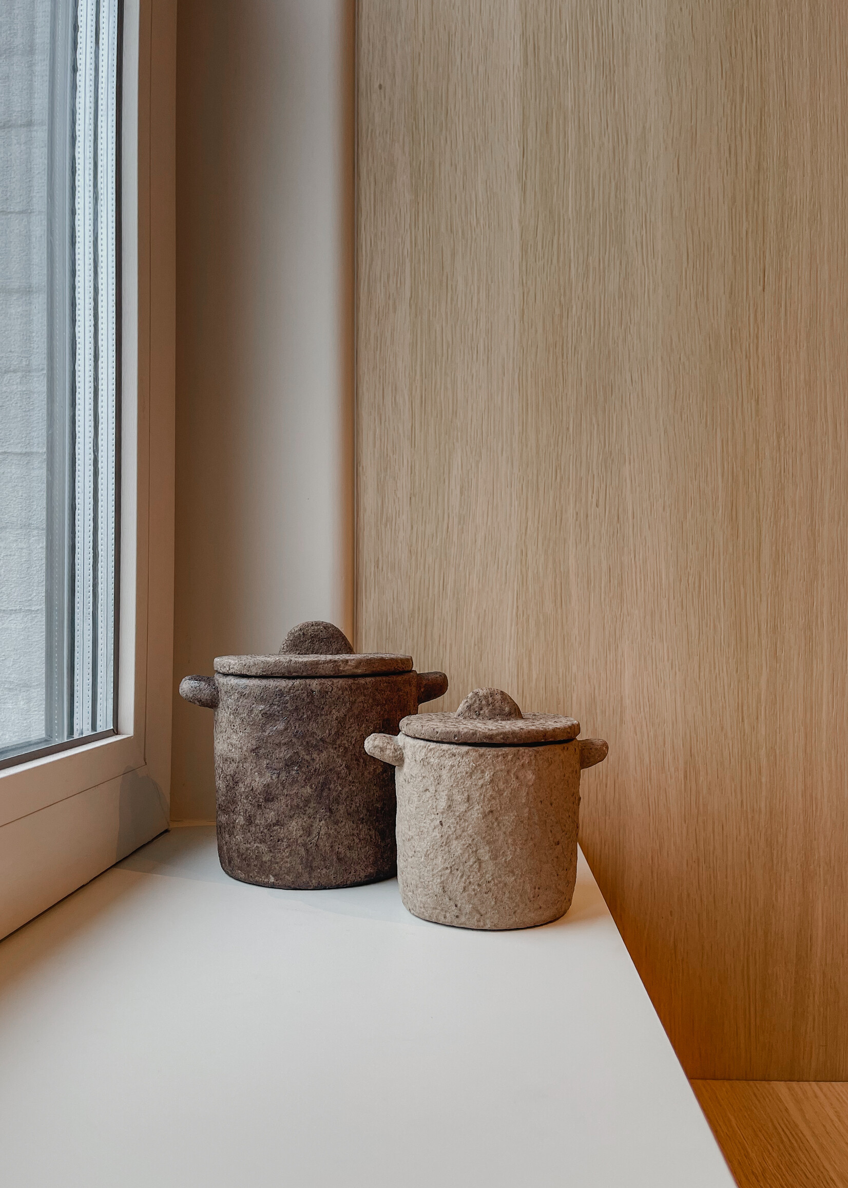 Aardewerk pot oor met deksel donkerbruin L