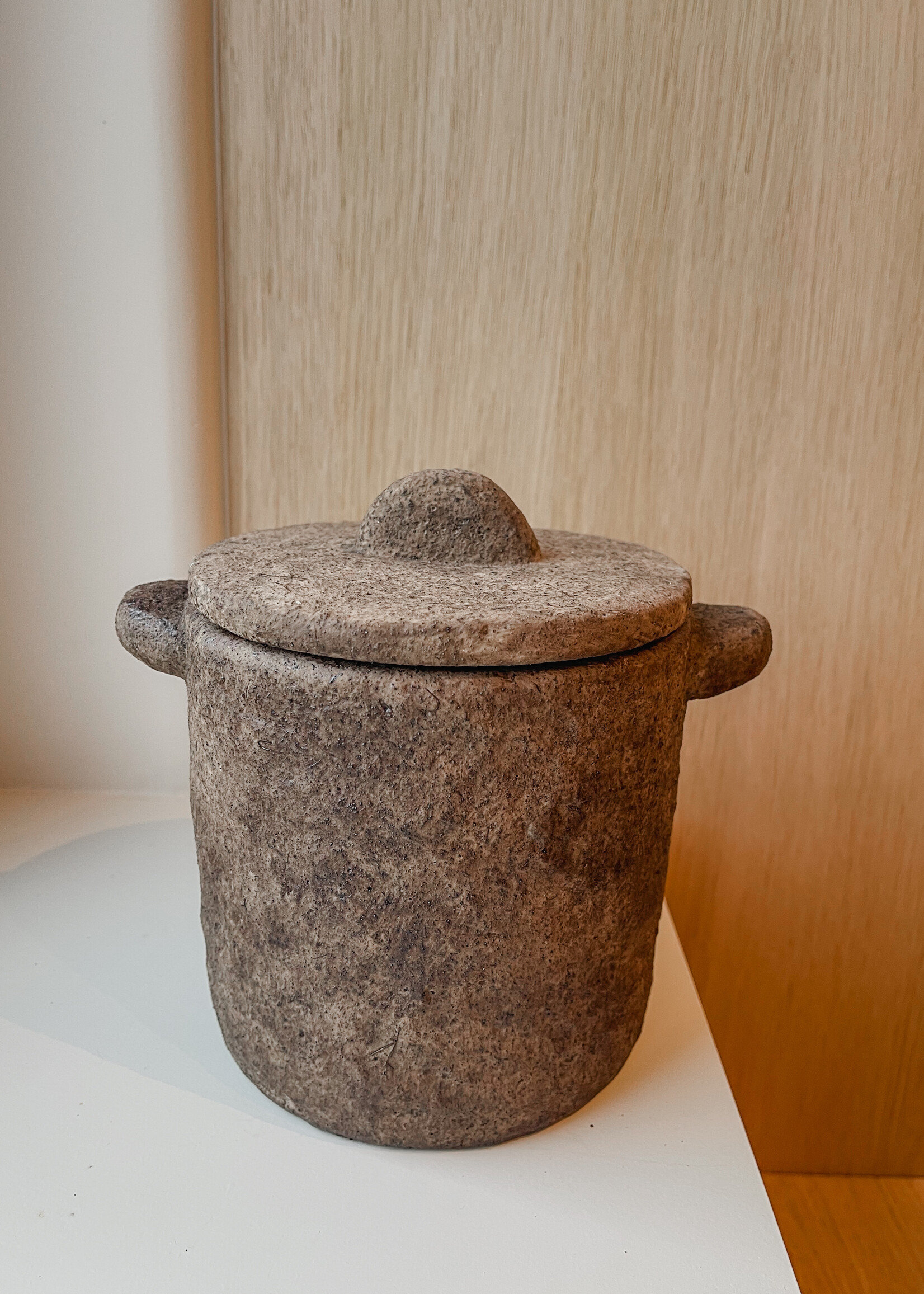 Aardewerk pot oor met deksel donkerbruin L