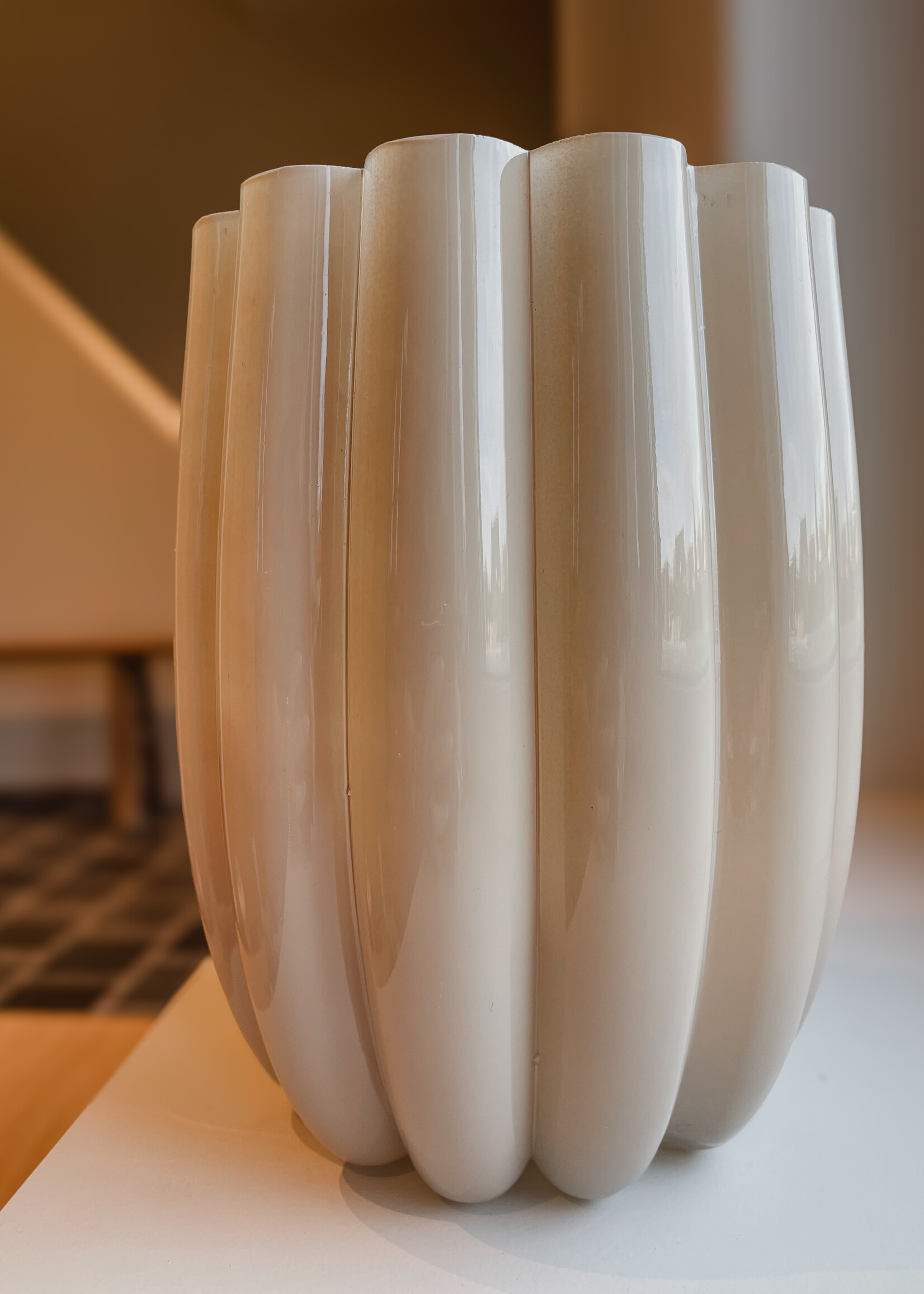 Vaas pêche gekartelde rand glas