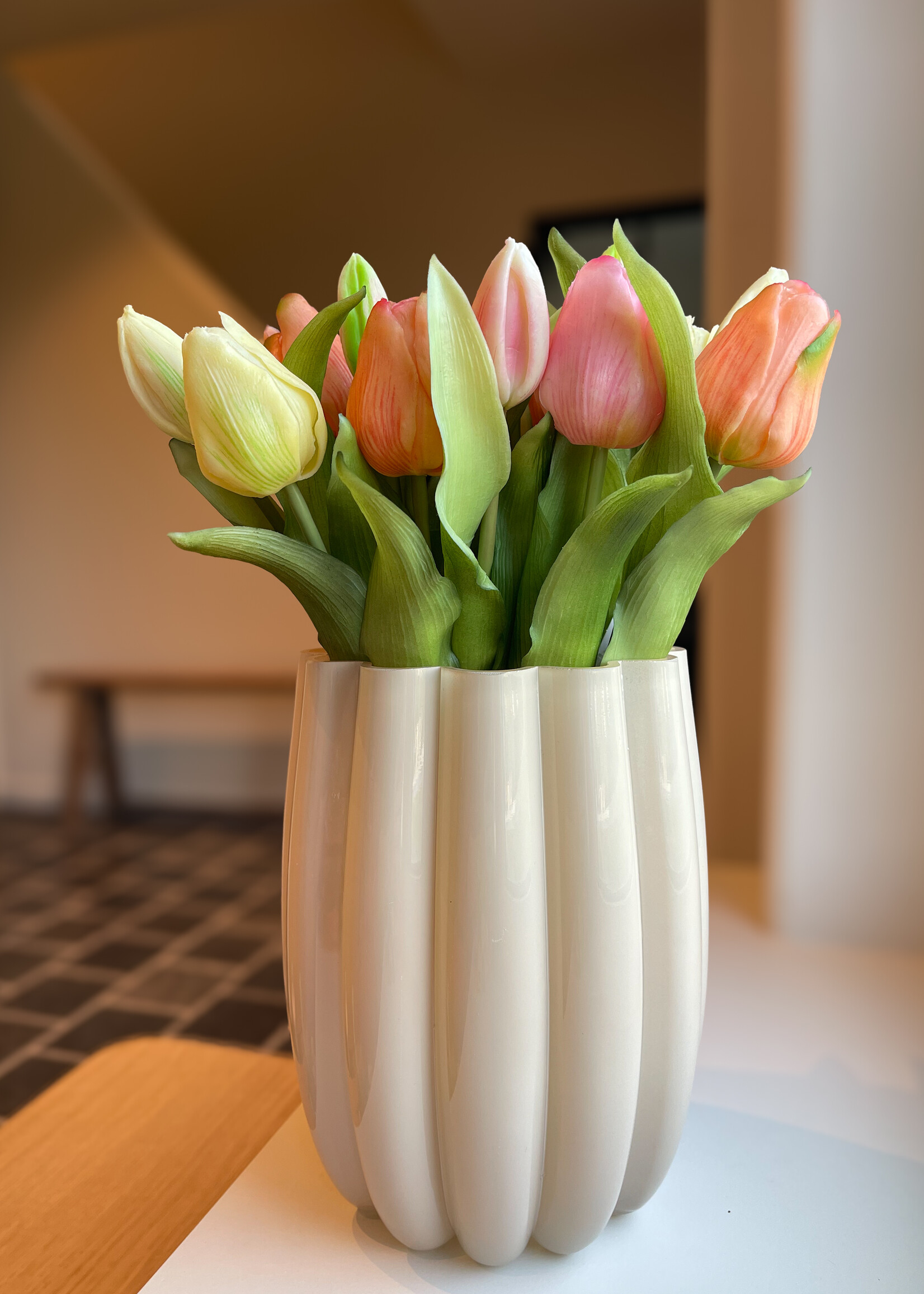 Vaas pêche gekartelde rand glas